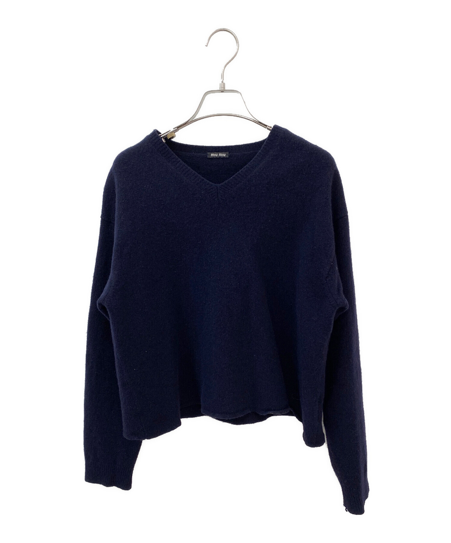 中古・古着通販】MIU MIU (ミュウミュウ) Vネックロゴニット ネイビー 中古・古着通販】MIU MIU (ミュウミュウ) Vネックロゴニット ネイビー
