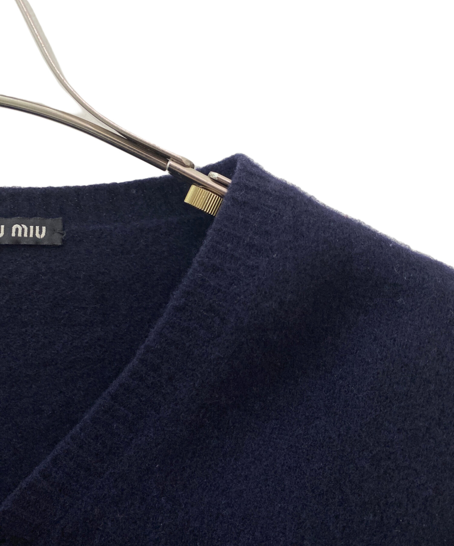 中古・古着通販】MIU MIU (ミュウミュウ) Vネックロゴニット ネイビー
