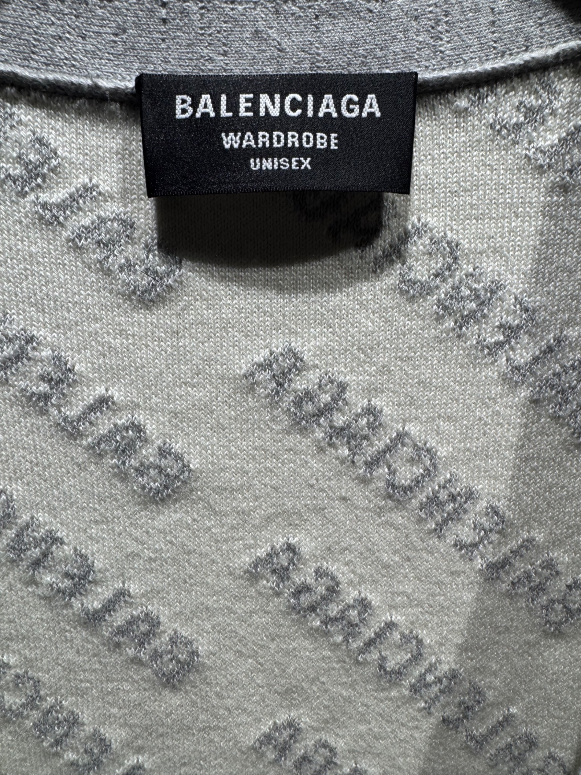 新品未使用品　バレンシアガ オールオーバーロゴ　カーディガン　Lサイズ相当 中古・古着通販】BALENCIAGA (バレンシアガ) オールオーバーロゴ