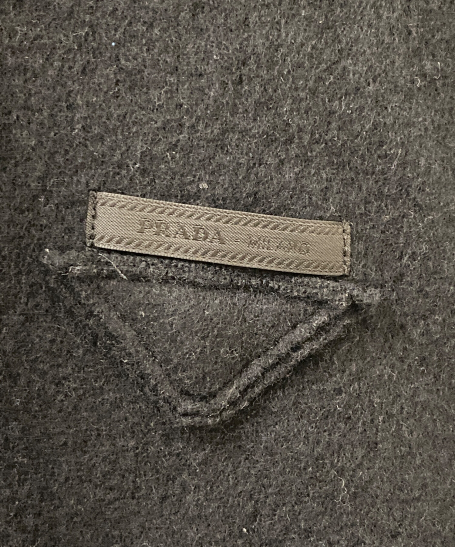 PRADA ブラック タートルネック 　三角ロゴ付 40 ☆PRADA☆ 二つ折り財布 SAFFIANO TRIANGLE 三角ロゴ ブラック (PRADA