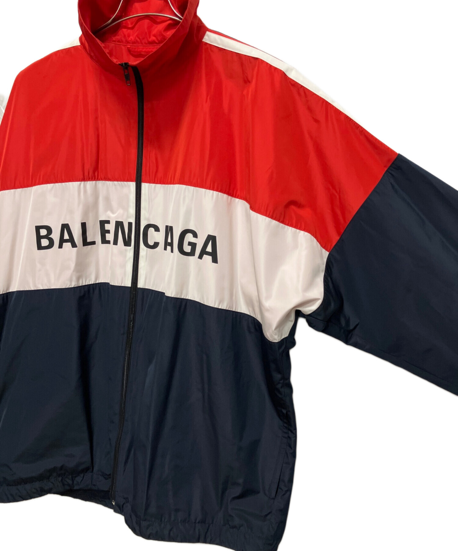【BALENCIAGA】正規店購入 新品タグ付き フード付きジャケット サイズ0 BALENCIAGA - バレンシアガ BALENCIAGA ロゴプリント フード付き 衣料