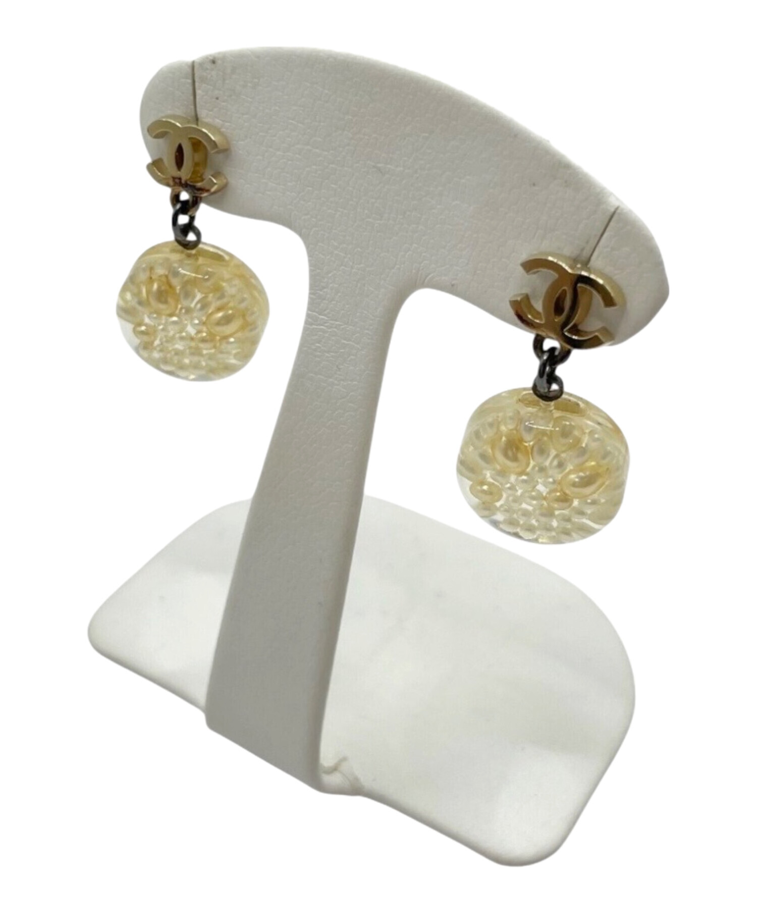 CHANEL レア シャネル ピアス 片耳用 アクセサリー レジン ホワイト 中古・古着通販】CHANEL (シャネル) ココマーク ドロップレジンピアス