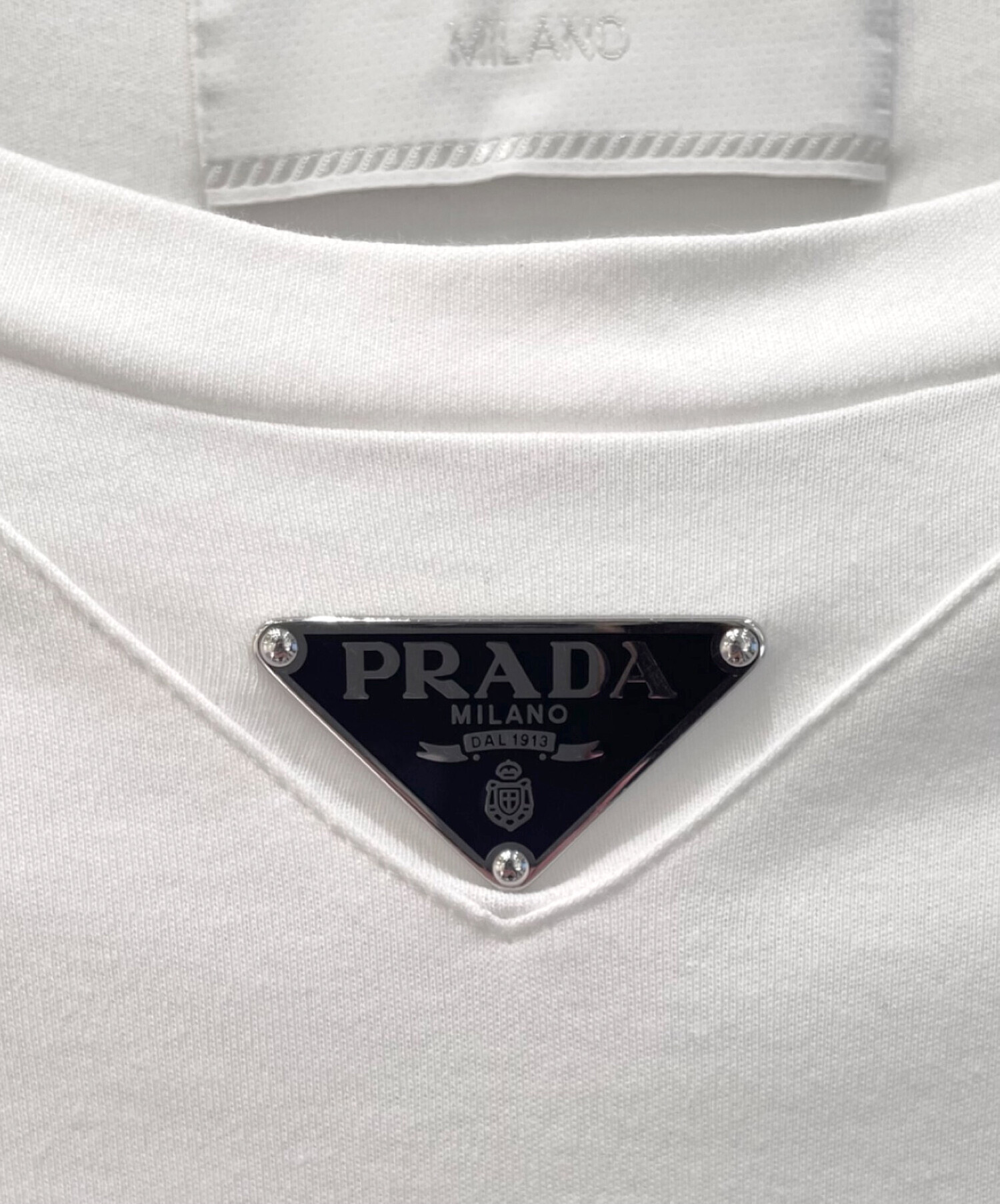 中古・古着通販】PRADA (プラダ) ロゴプレートTシャツ ホワイト サイズ