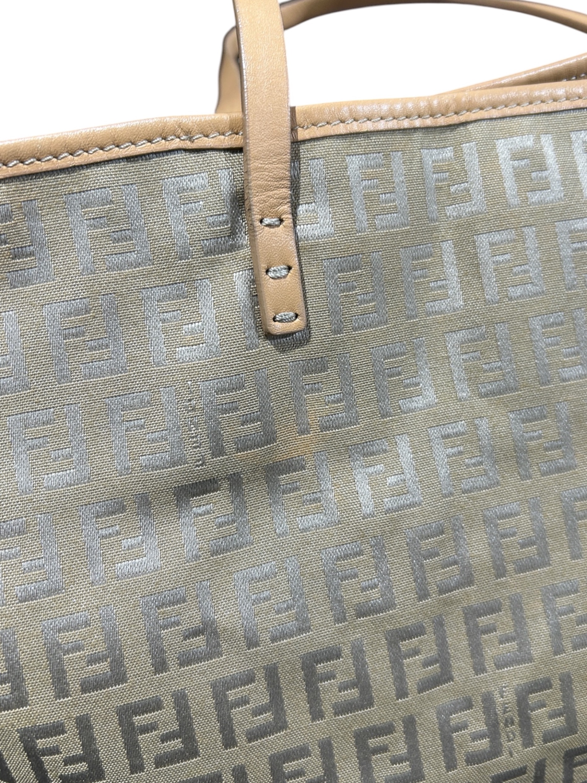 FENDI ベージュトートバッグ 中古・古着通販】FENDI (フェンディ) トートバッグ ベージュ サイズ