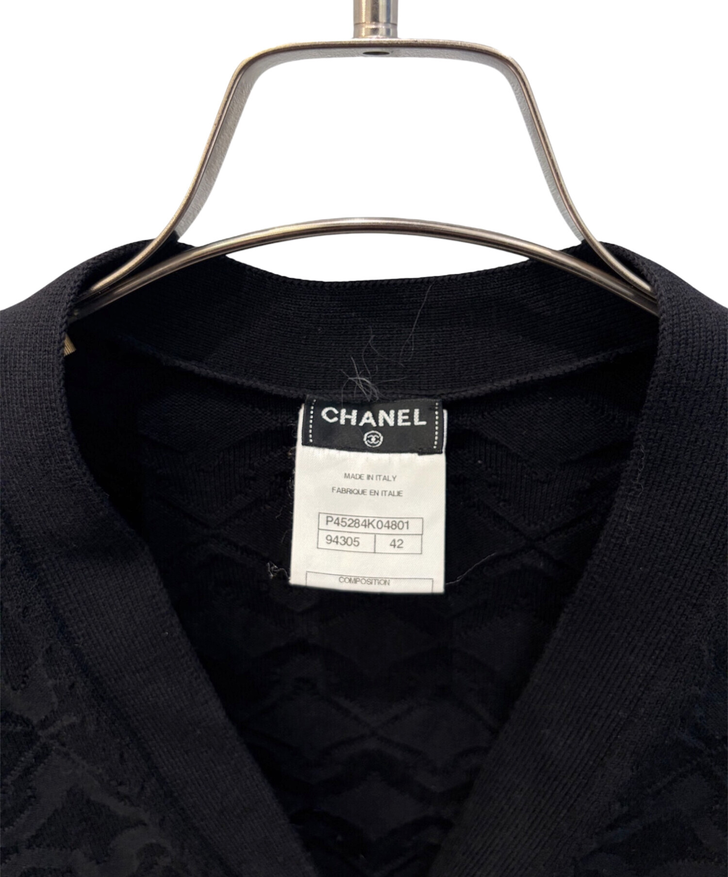 CHANEL ブラック カーディガン サイズ42 中古・古着通販】CHANEL (シャネル) ココマークボタン Vネック