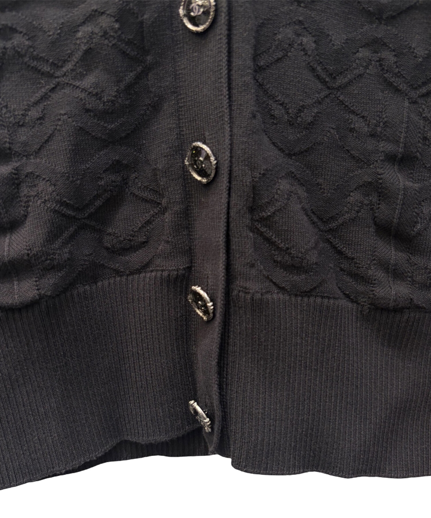 中古・古着通販】CHANEL (シャネル) ココマークボタン Vネック