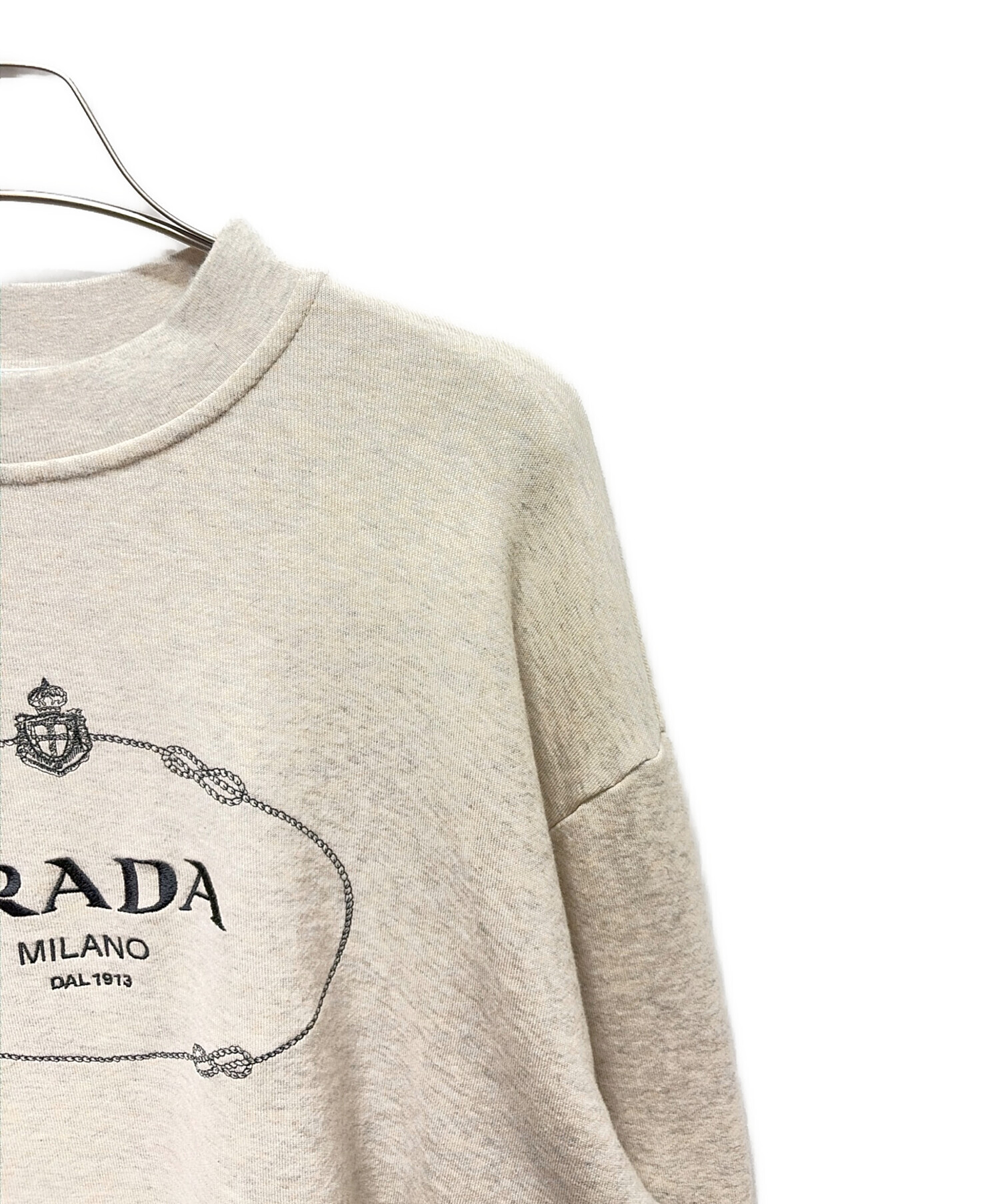 PRADA グレー クロップドスウェット Mサイズ 中古・古着通販】PRADA (プラダ) クロップドロゴスウェット アイボリー