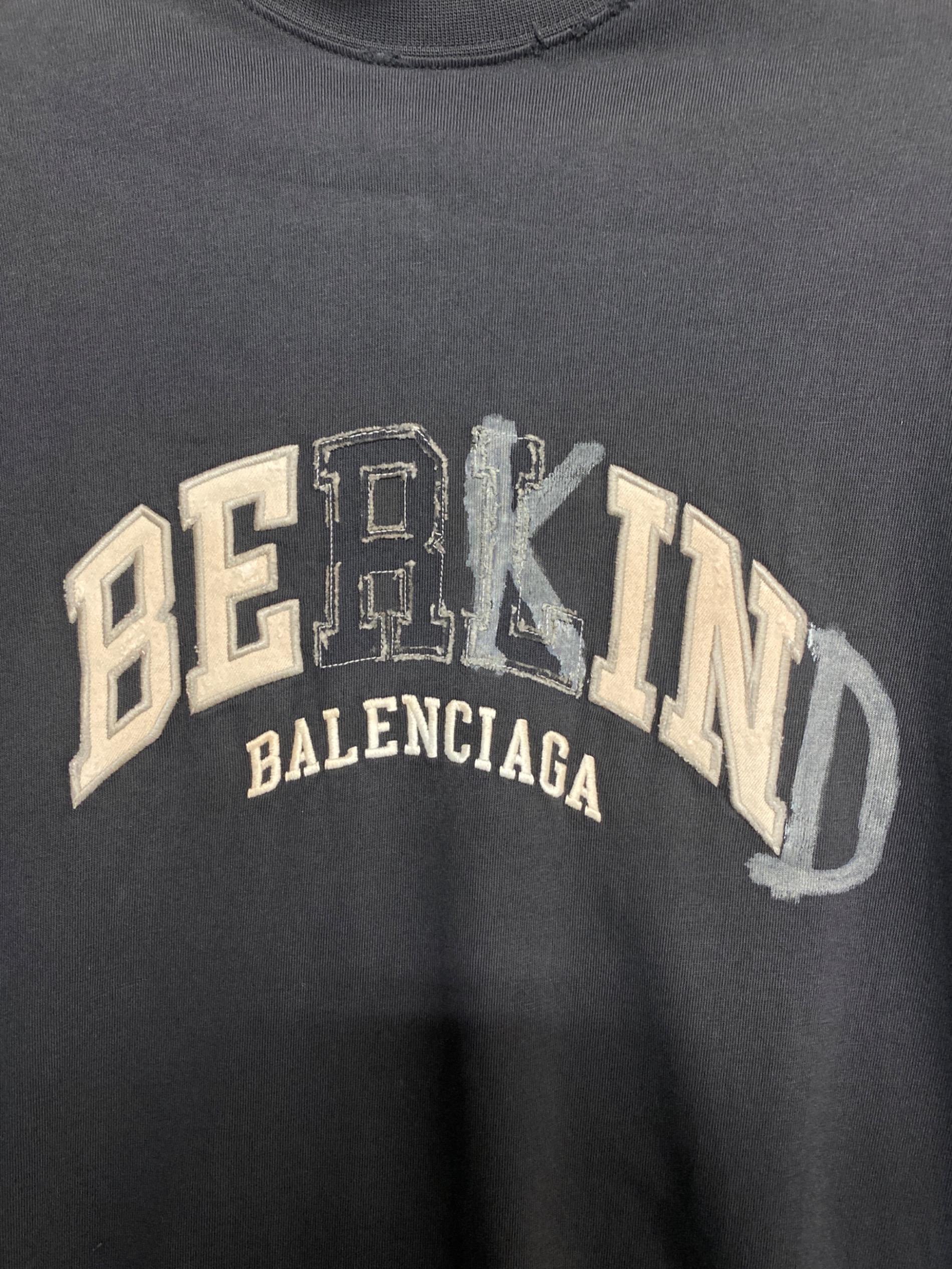 中古・古着通販】BALENCIAGA (バレンシアガ) Be Kind Tee グレー