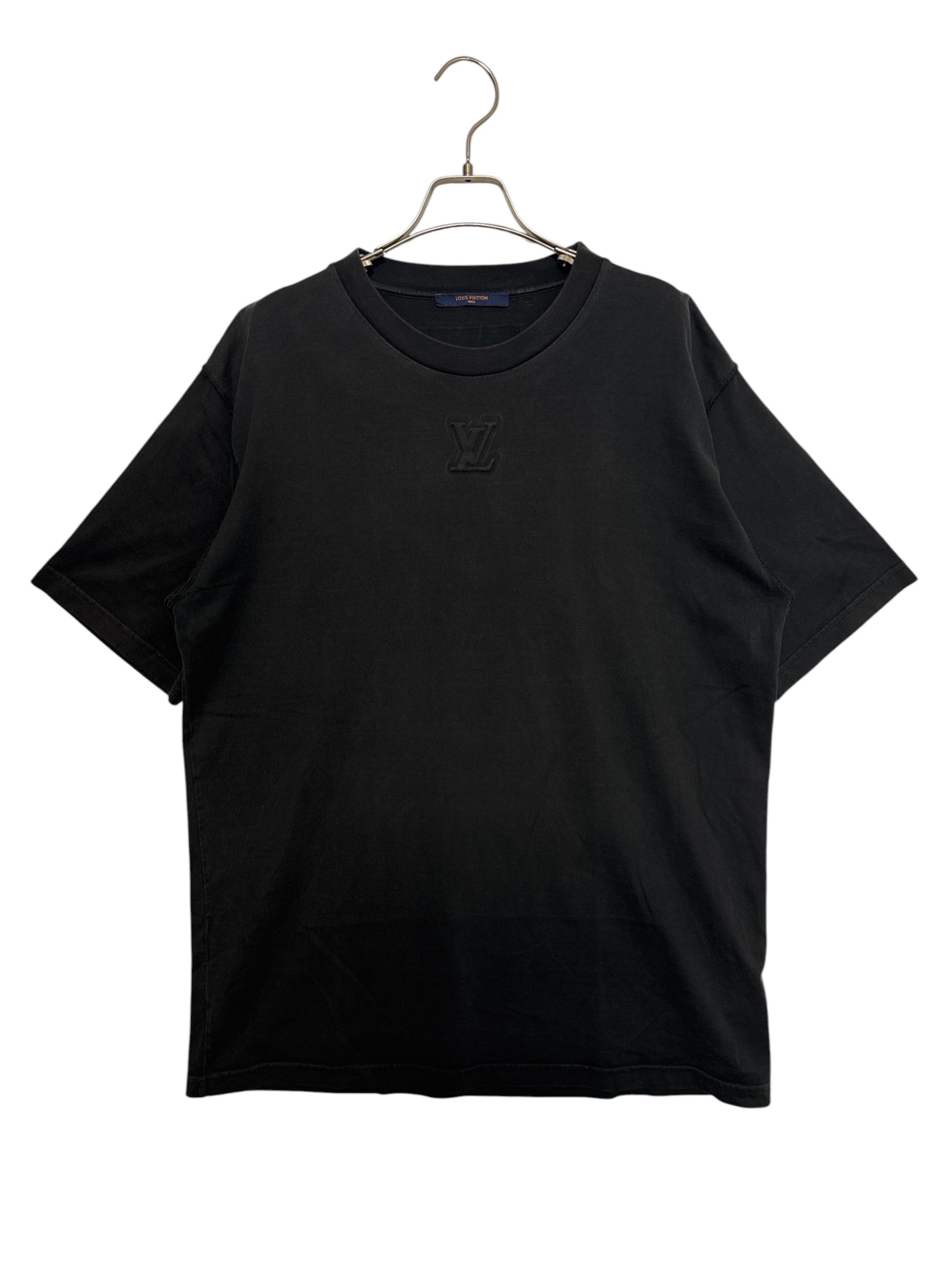 ば*ょ様 【美品】Louis Vuitton エンボスロゴ Tシャツ ブラック 中古・古着通販】LOUIS VUITTON (ルイ ヴィトン) エンボスロゴTシャツ