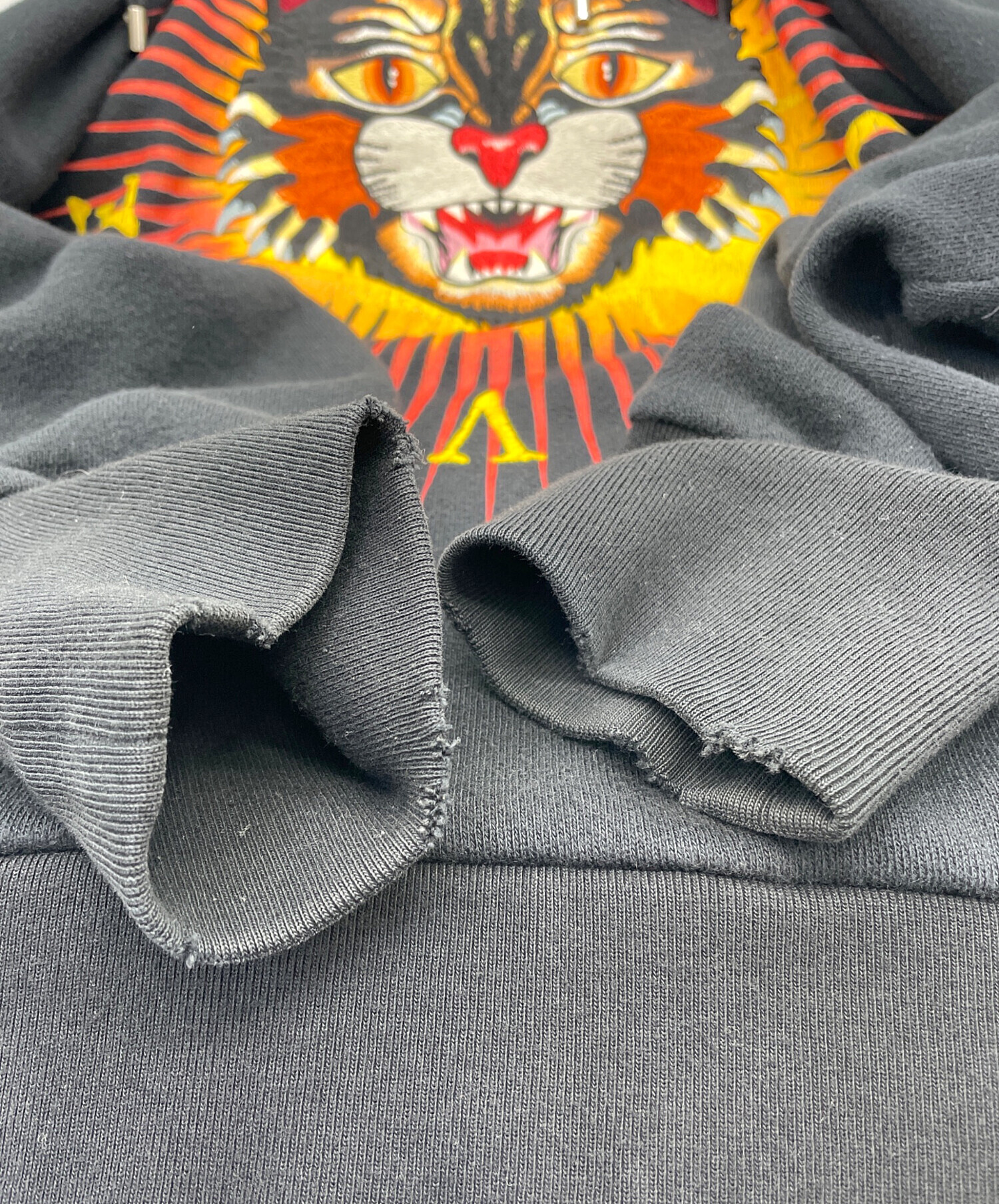 GUCCI　18SS アングリーキャット　ダメージ加工　オーバーサイズ　パーカー 中古・古着通販】GUCCI (グッチ) アングリーキャット スウェットプル