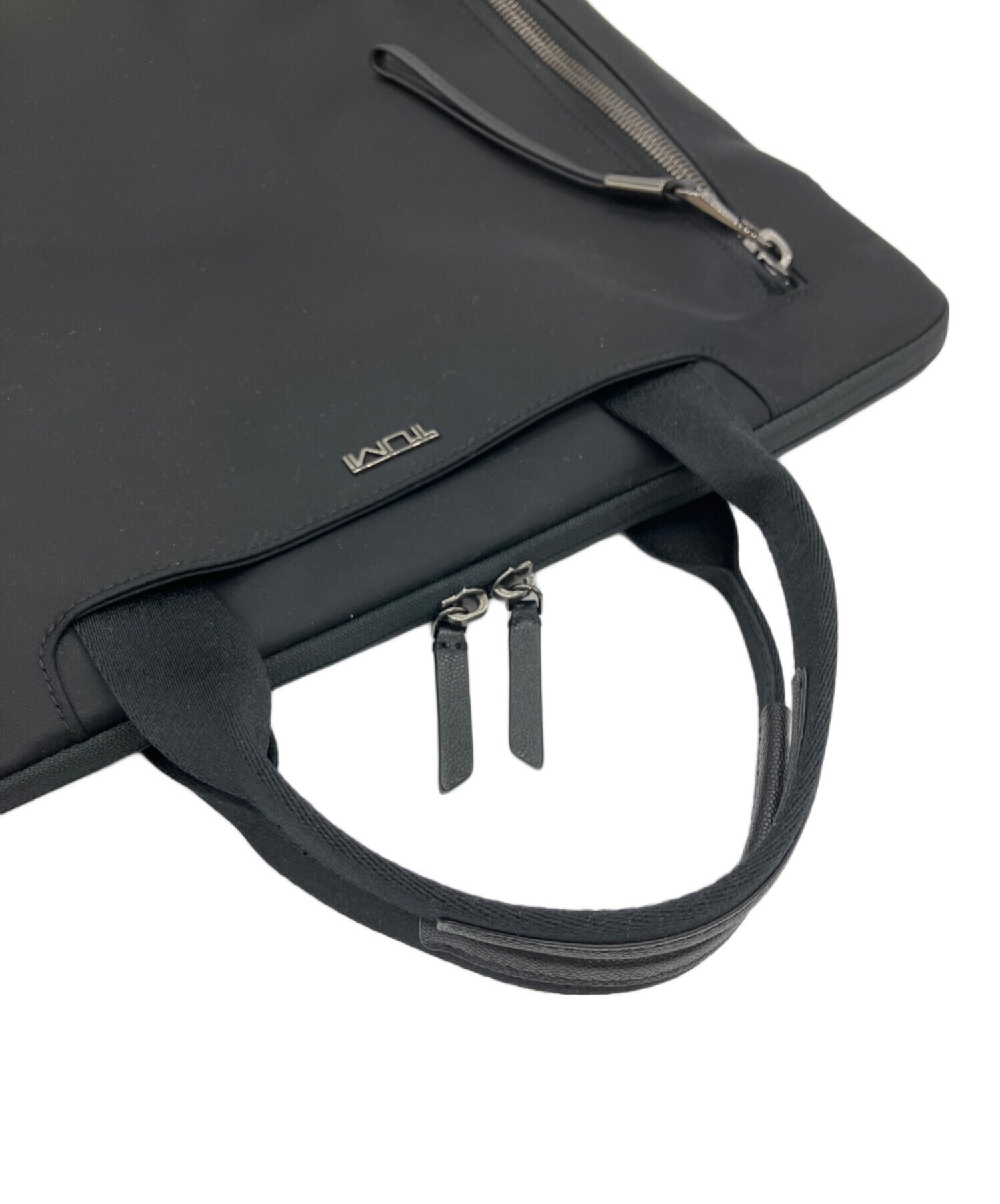 【最終お値下】美品TUMI ビジネスバッグ ブラック 中古・古着通販】TUMI (トゥミ) ビジネスバッグ ベニン ラップトップ
