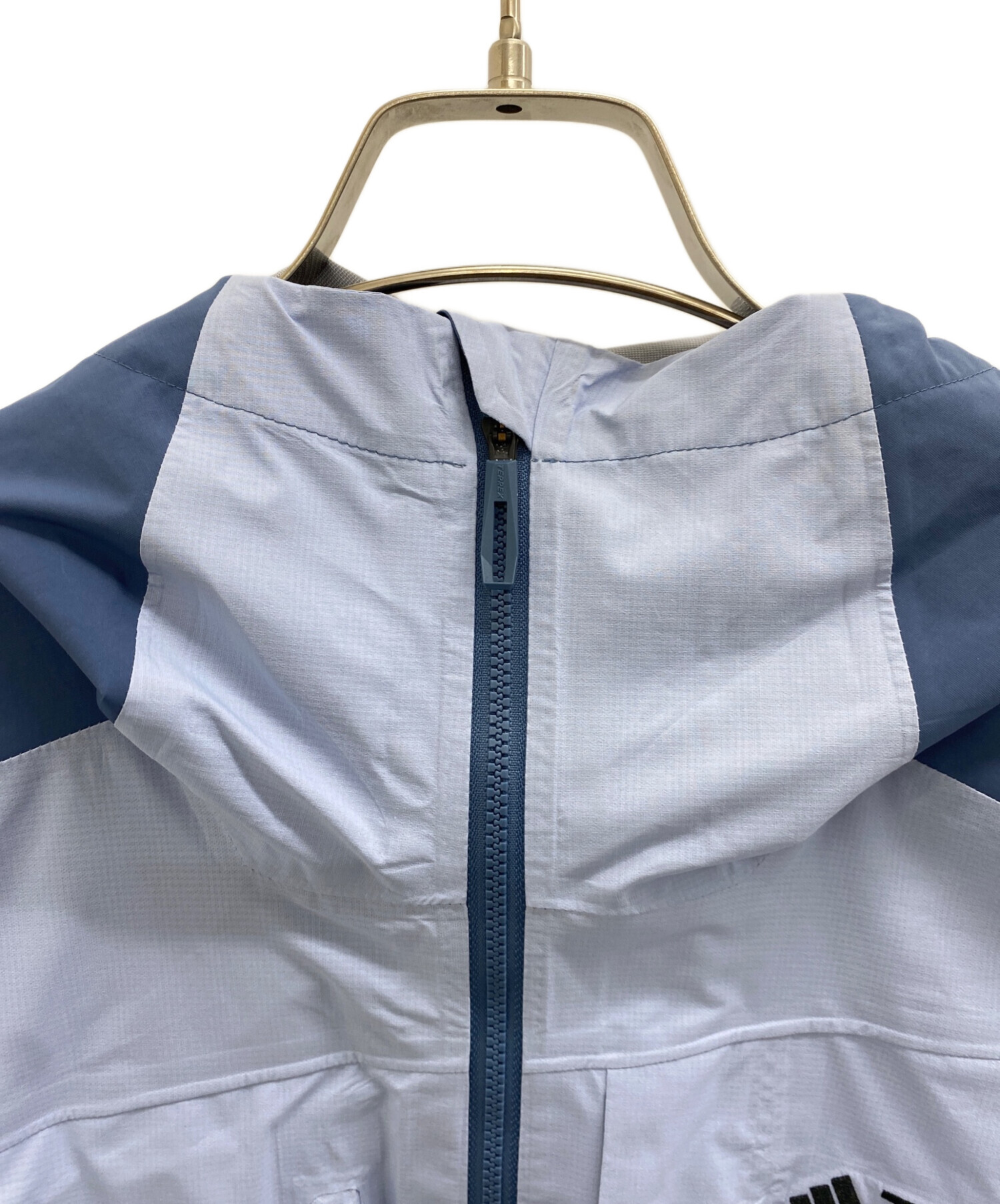 中古・古着通販】adidas (アディダス) マウンテンパーカー スカイ 中古・古着通販】adidas (アディダス) マウンテンパーカー スカイ