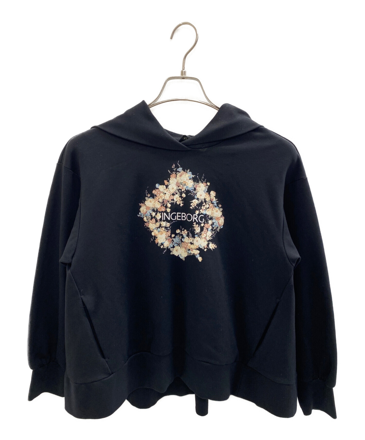 INGEBORGインゲボルグ 花柄刺繍のブラックパーカー トレーナー 中古・古着通販】INGEBORG (インゲボルグ) プルオーバーパーカー