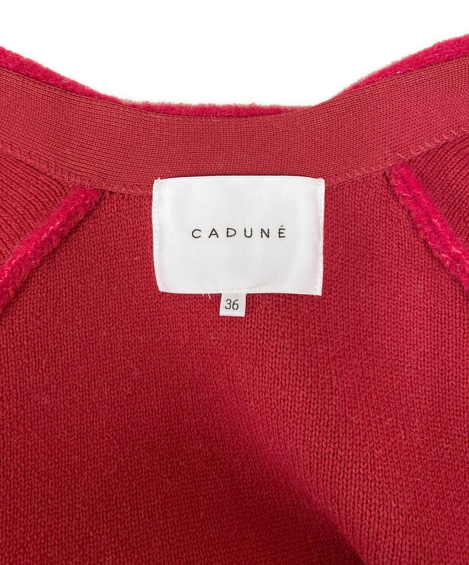 中古・古着通販】CADUNE (カデュネ) ふわふわVカーデ レッド サイズ:36 