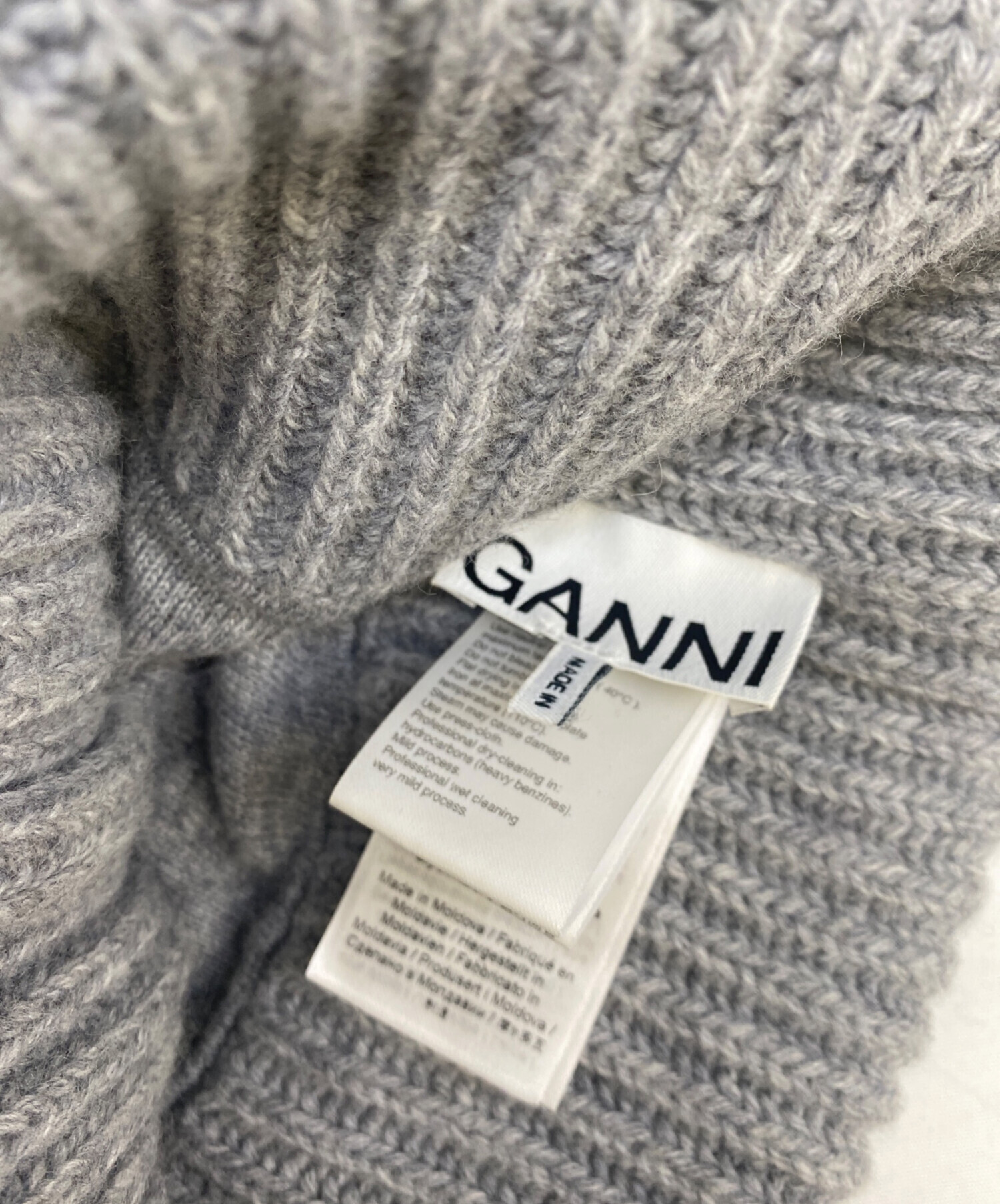 GANNI グレー ニット帽　ガニー　タグつき新品未使用 GANNI（ガニー） ニットキャップ STRUCTURED RIB BEANIE ビーニー