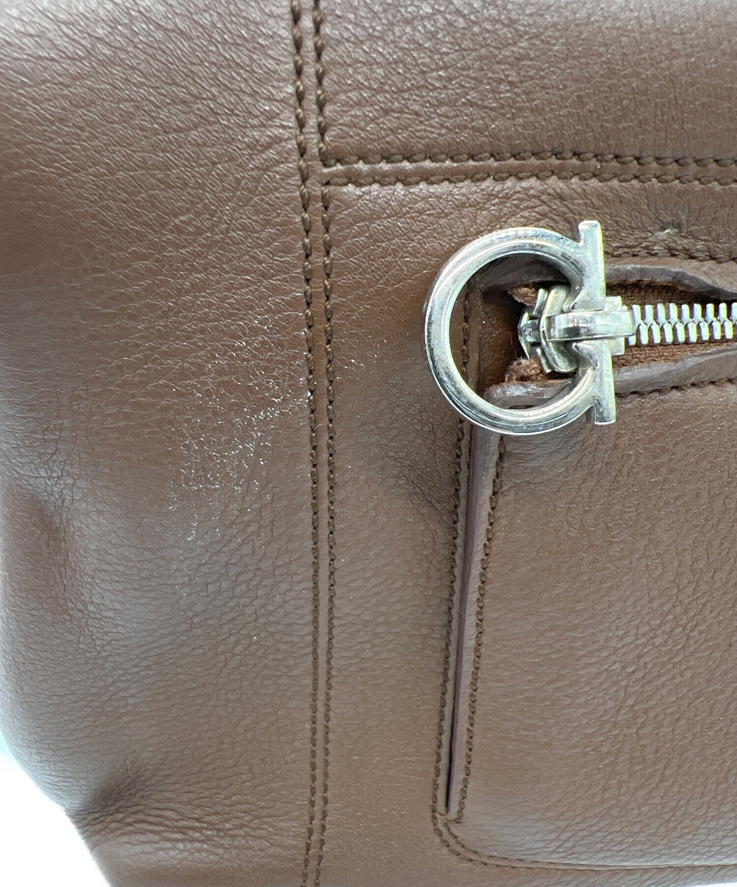 【SalvatoreFerragamo】レザーバッグ SalvatoreFerragamo レザーワンショルダーバッグ