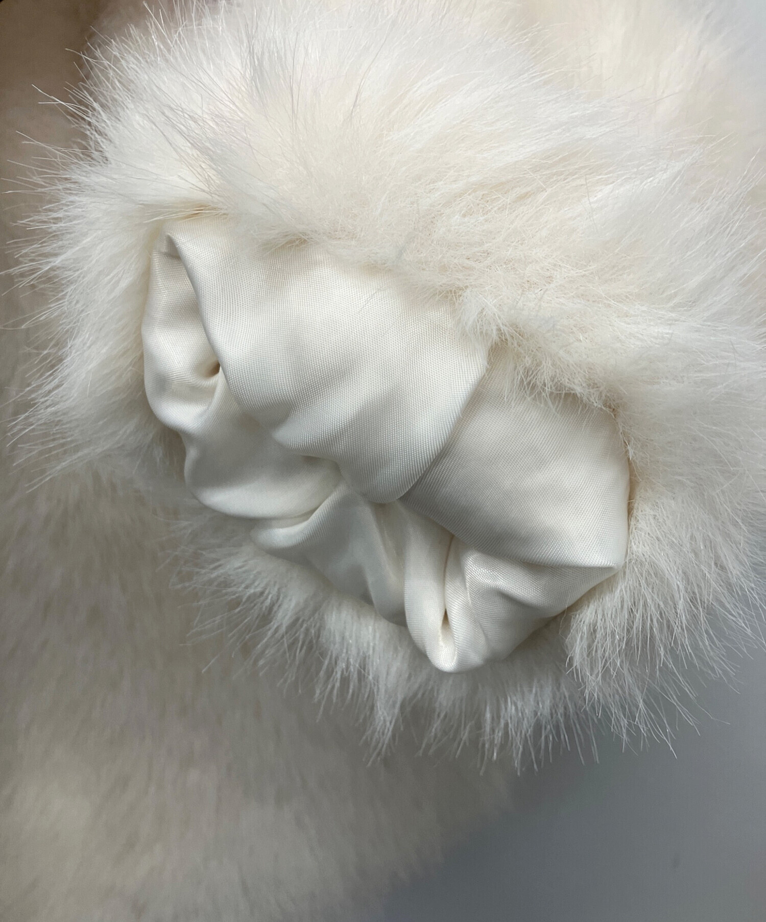 Sara ZARA フェイクファージャケット　ホワイト ZARA フェイクファージャケット ホワイト ZARA ホワイト フェイク