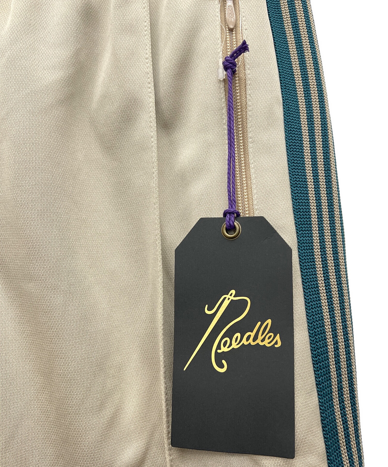 Needles トラックパンツ ベージュ/ターコイズ ナローサイズL 中古・古着通販】Needles (ニードルズ) ナロートラックパンツ ベージュ
