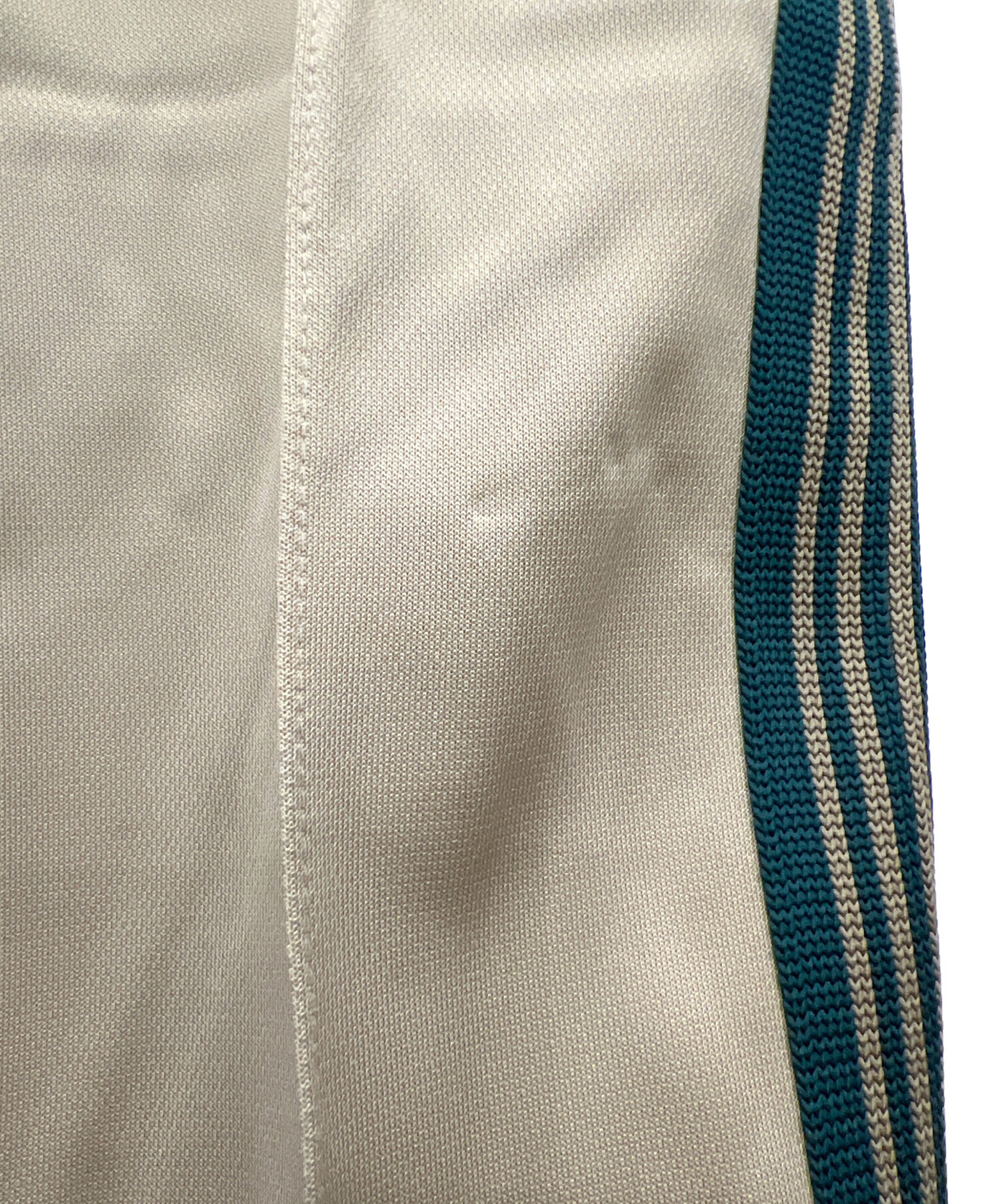 Needles トラックパンツ ベージュ/ターコイズ ナローサイズL 中古・古着通販】Needles (ニードルズ) ナロートラックパンツ ベージュ
