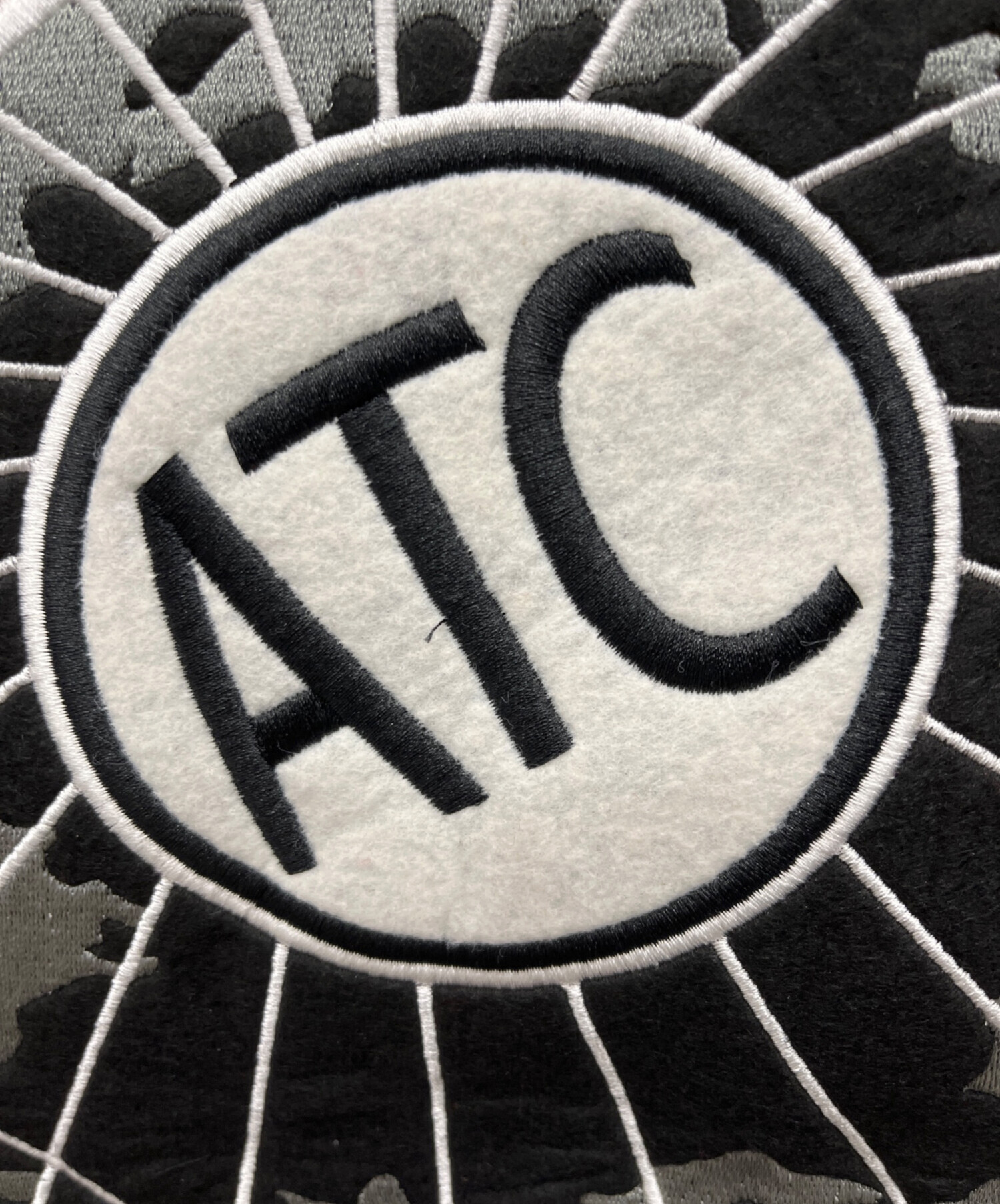 中古・古着通販】A.T.C (エーティーシ) スタジャン レッド×ベージュ