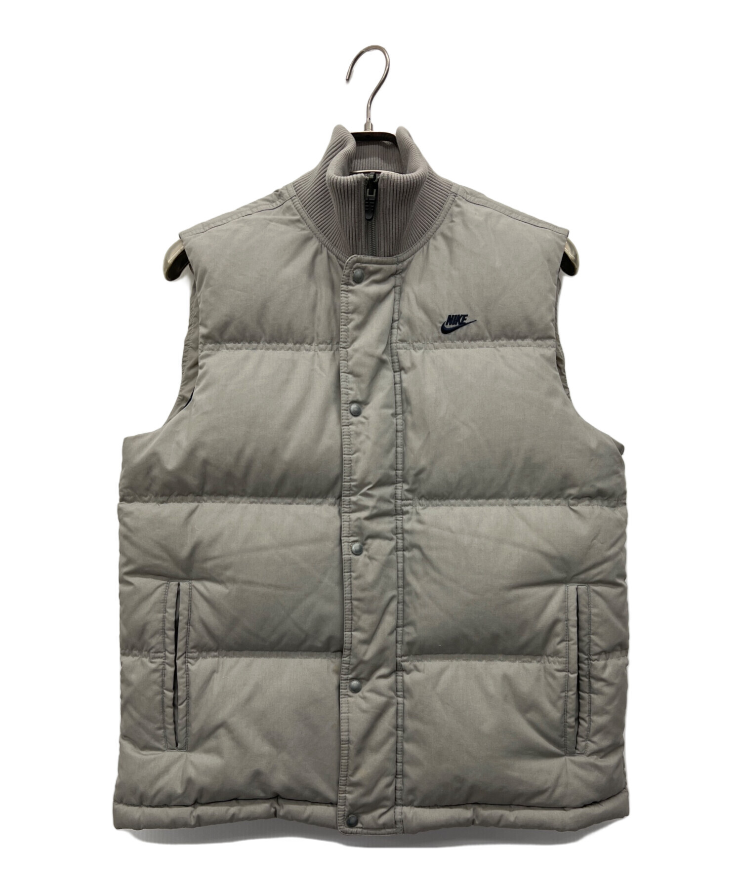 中古・古着通販】NIKE (ナイキ) ダウンベスト グレー サイズ:M