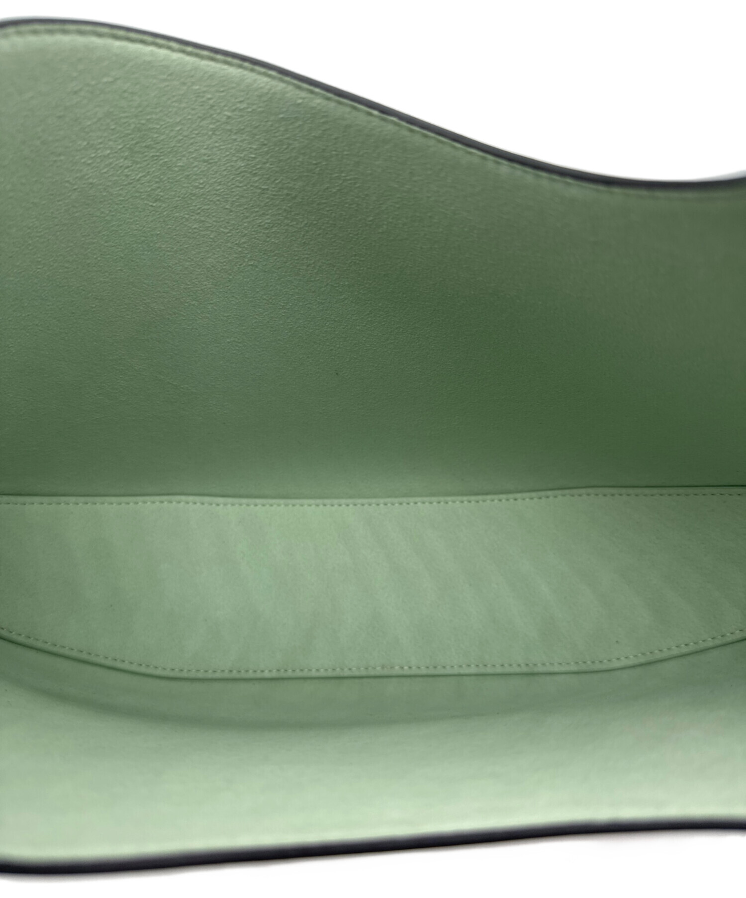 vasic（ヴァジック）HALO ハンドバッグ　ブラック 中古・古着通販】VASIC (ヴァジック) HALO ハンドバッグ ブラック 未