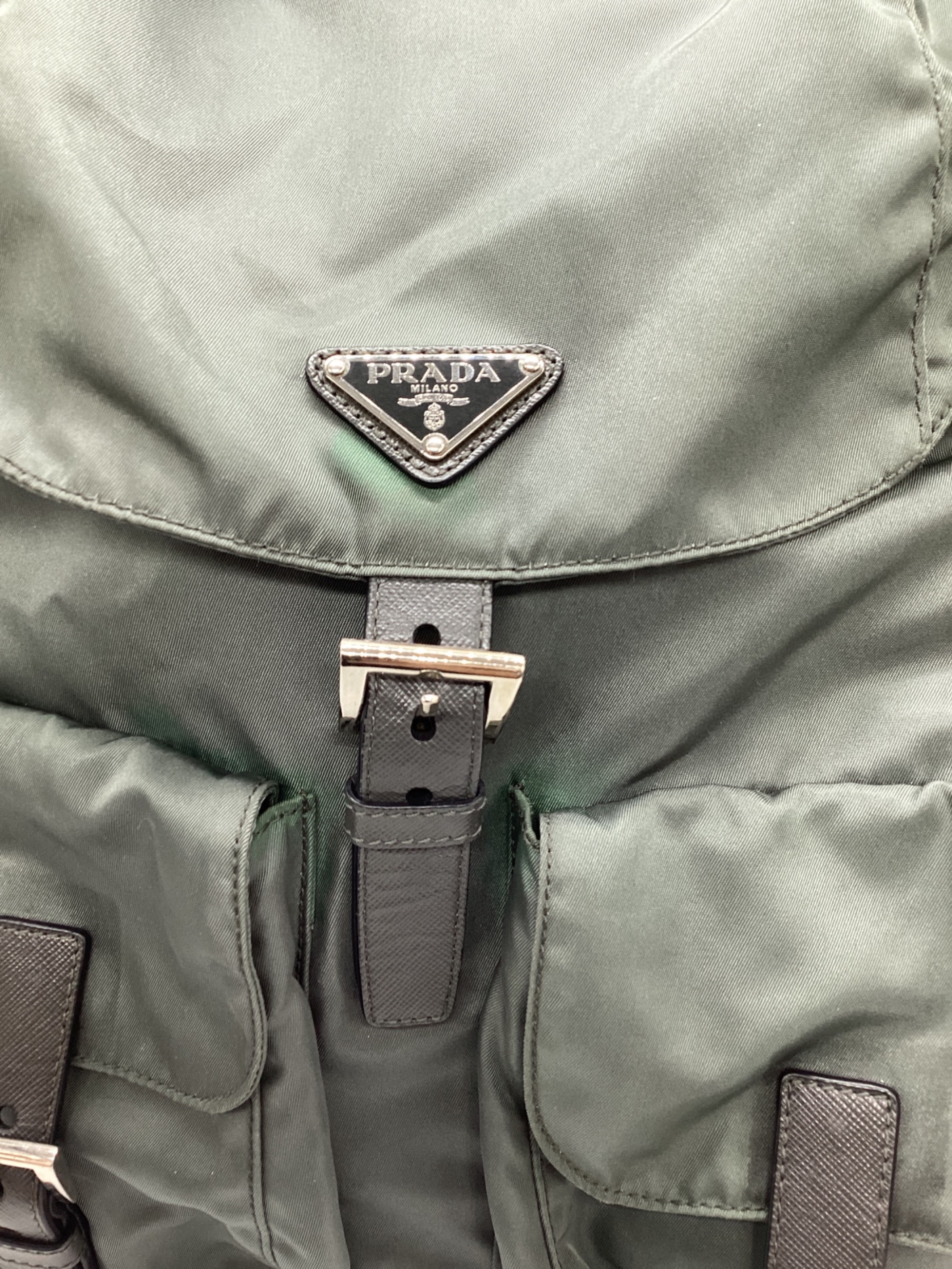 SH215 PRADA リュック オリーブグリーン 中古品 SH215 PRADA リュック オリーブグリーン 中古品