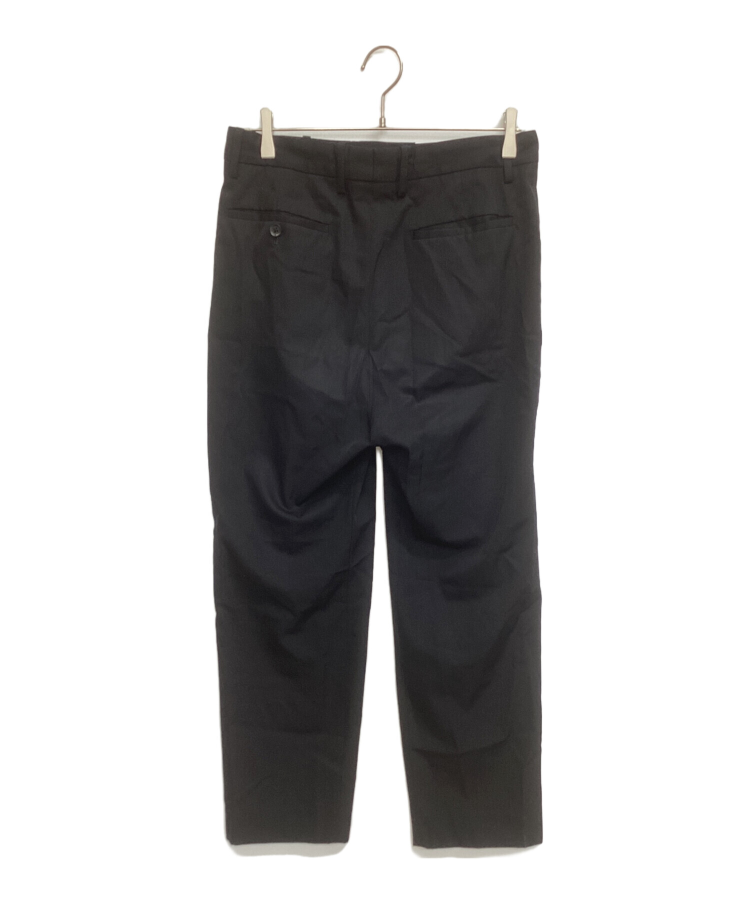 stein ブラック スラックス 中古・古着通販】stein (シュタイン) 2タックスラックスパンツ