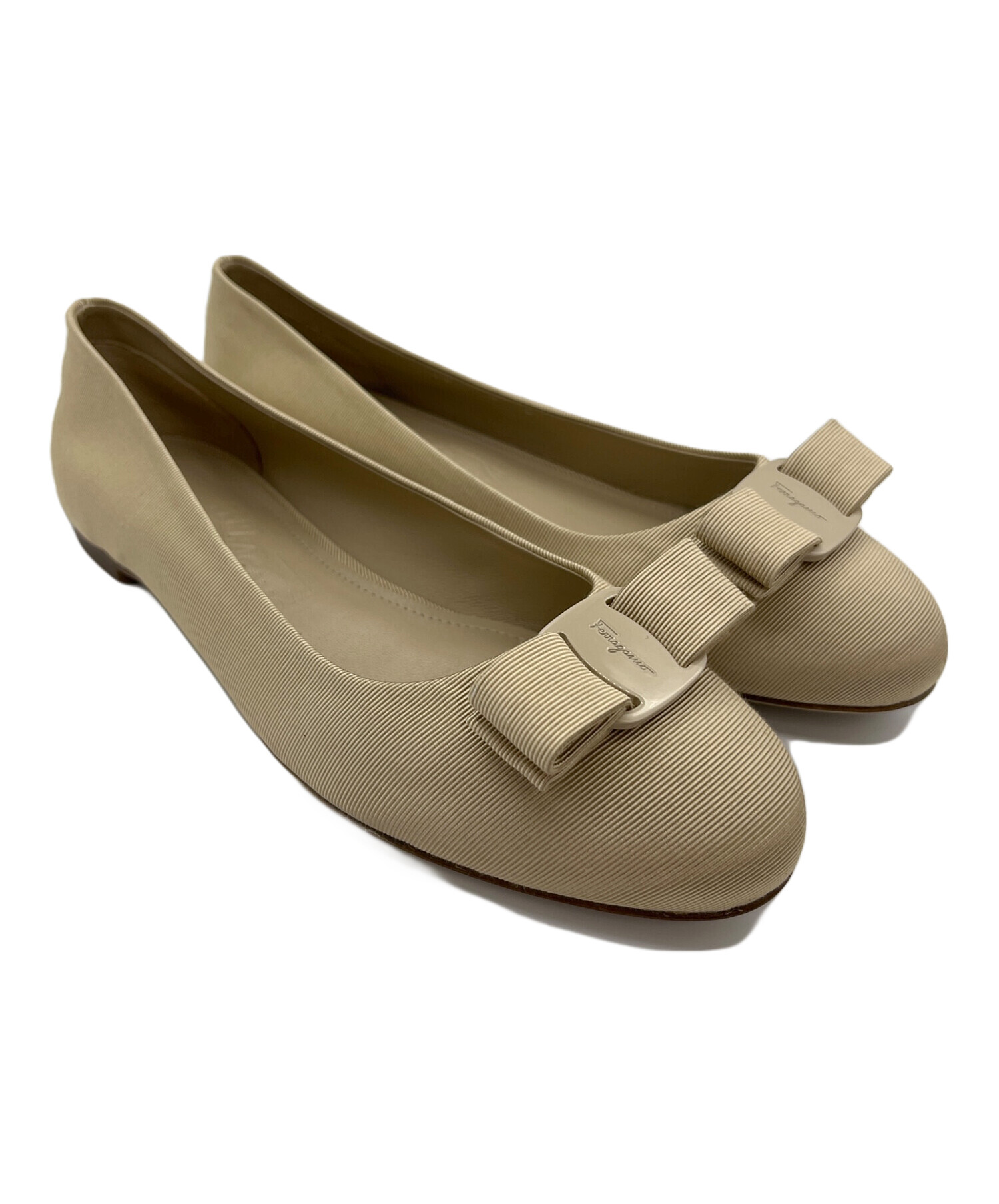 ■ 49141★年 サルバトーレフェラガモ パンプス リボン ベージュ 中古・古着通販】Salvatore Ferragamo (サルヴァトーレ フェラガモ
