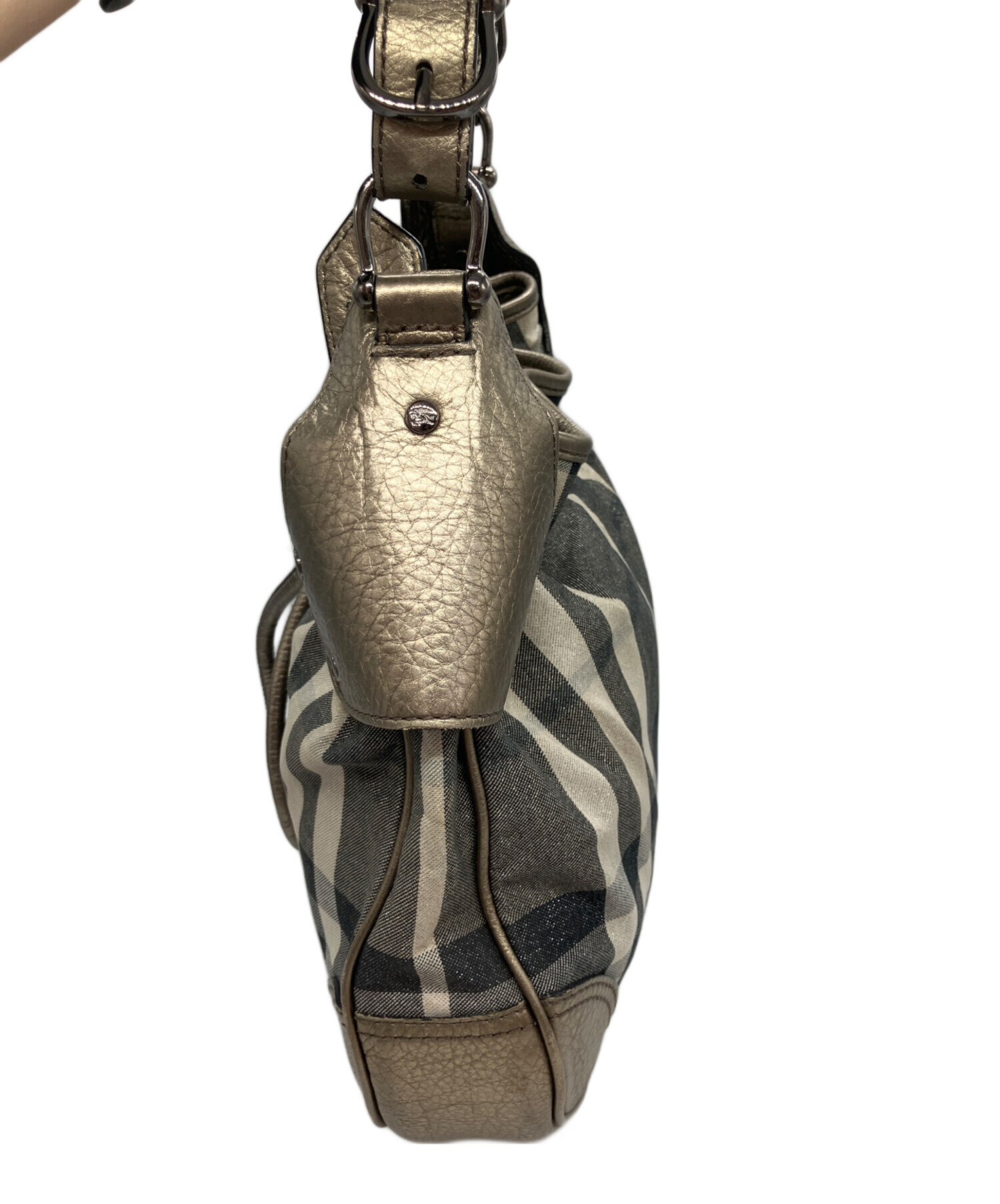 Burberry シルバーショルダーバッグ 原宿店限定バーバリー BURBERRY