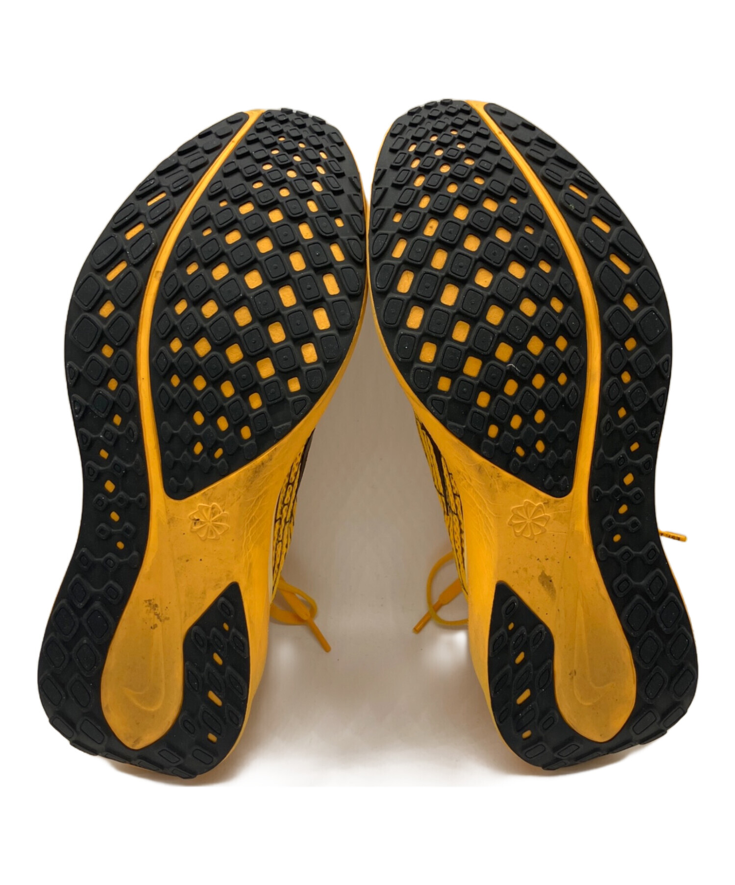 Nike ランニングシューズ イエロー 中古・古着通販】NIKE (ナイキ) ランニングシューズ イエロー サイズ