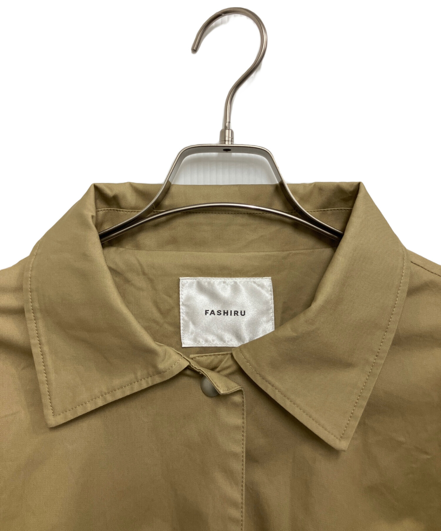 【新品未使用】FASHIRU ファシル　ステンカラーコート　ミドル　ベージュ 中古・古着通販】FASHIRU (ファシル) ステンカラーコート ベージュ