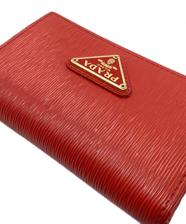 中古・古着通販】PRADA (プラダ) カードケース 三角プレート レッド