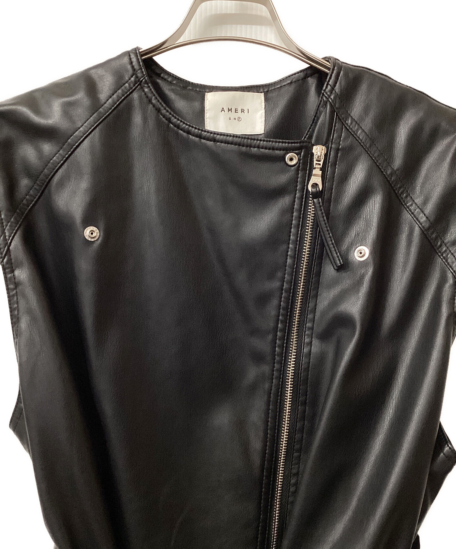 アメリ フェイクレザーベスト 中古・古着通販】Ameri (アメリ) フェイクレザーベスト ブラック