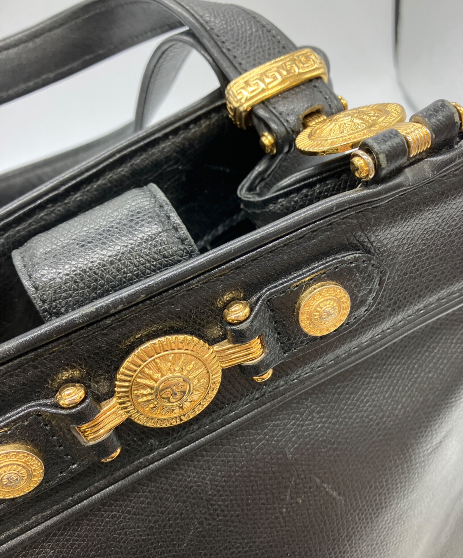 ☆GIANNI VERSACE ハンガー １３本セット ジャンニ ヴェルサーチ 中古・古着通販】GIANNI VERSACE (ジャンニ・ヴェルサーチ) レザー
