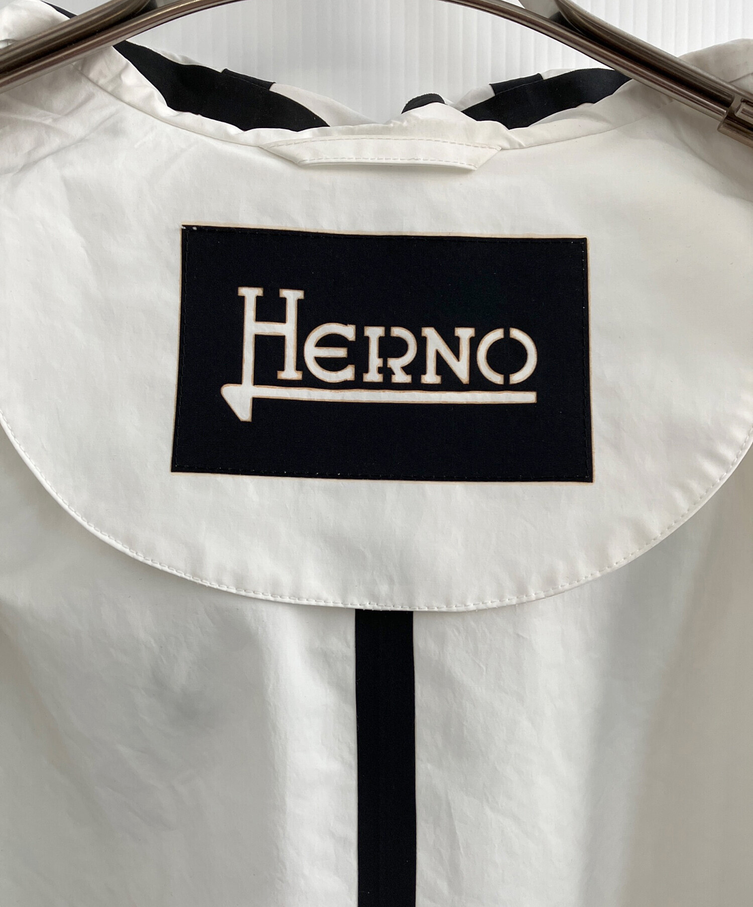 HERNO ヘルノ ノースリーブ S 白 【古着】【中古】【送料無料】 中古・古着通販】HERNO (ヘルノ) ナイロンジャケット ホワイト サイズ