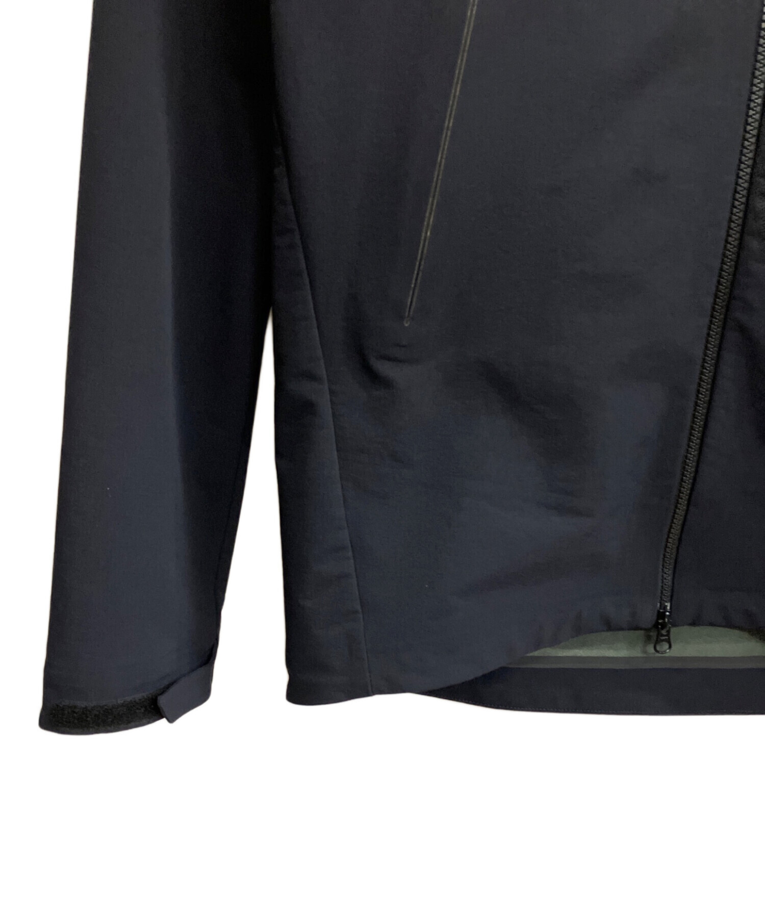 MAMMUT ブラック ナイロンジャケット (L) 黒×黒 中古・古着通販】MAMMUT (マムート) ナイロンジャケット ブラック