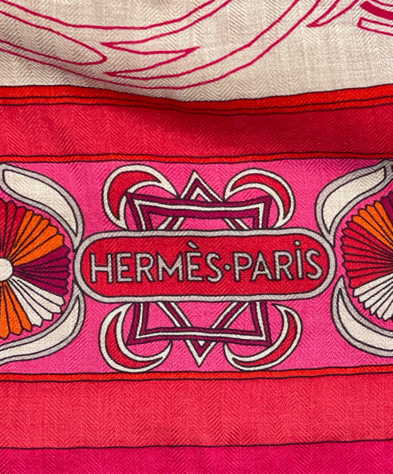 エルメス HERMES スカーフ トライアングルジェアン レッド HERMES（エルメス） （未使用 展示品）エルメス トライアングル