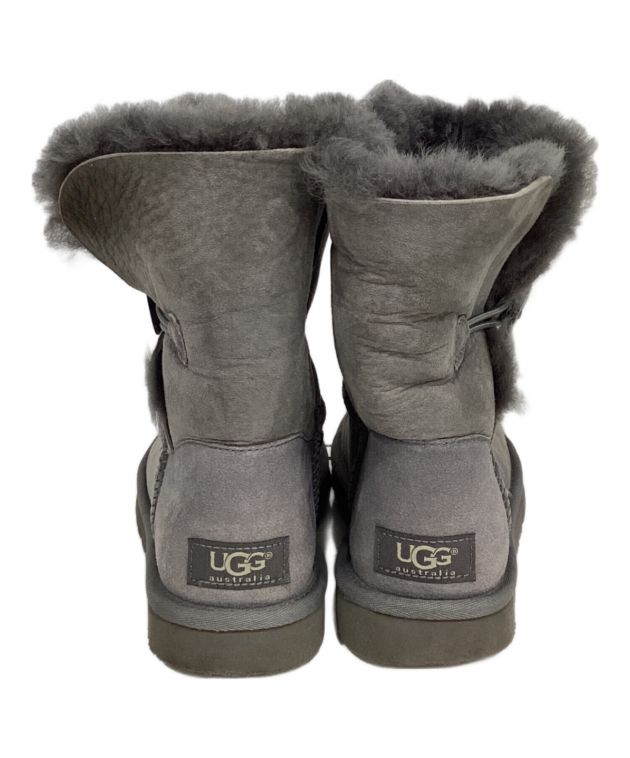 中古・古着通販】UGG (アグ) ベイリーボタンムートンブーツ グレー
