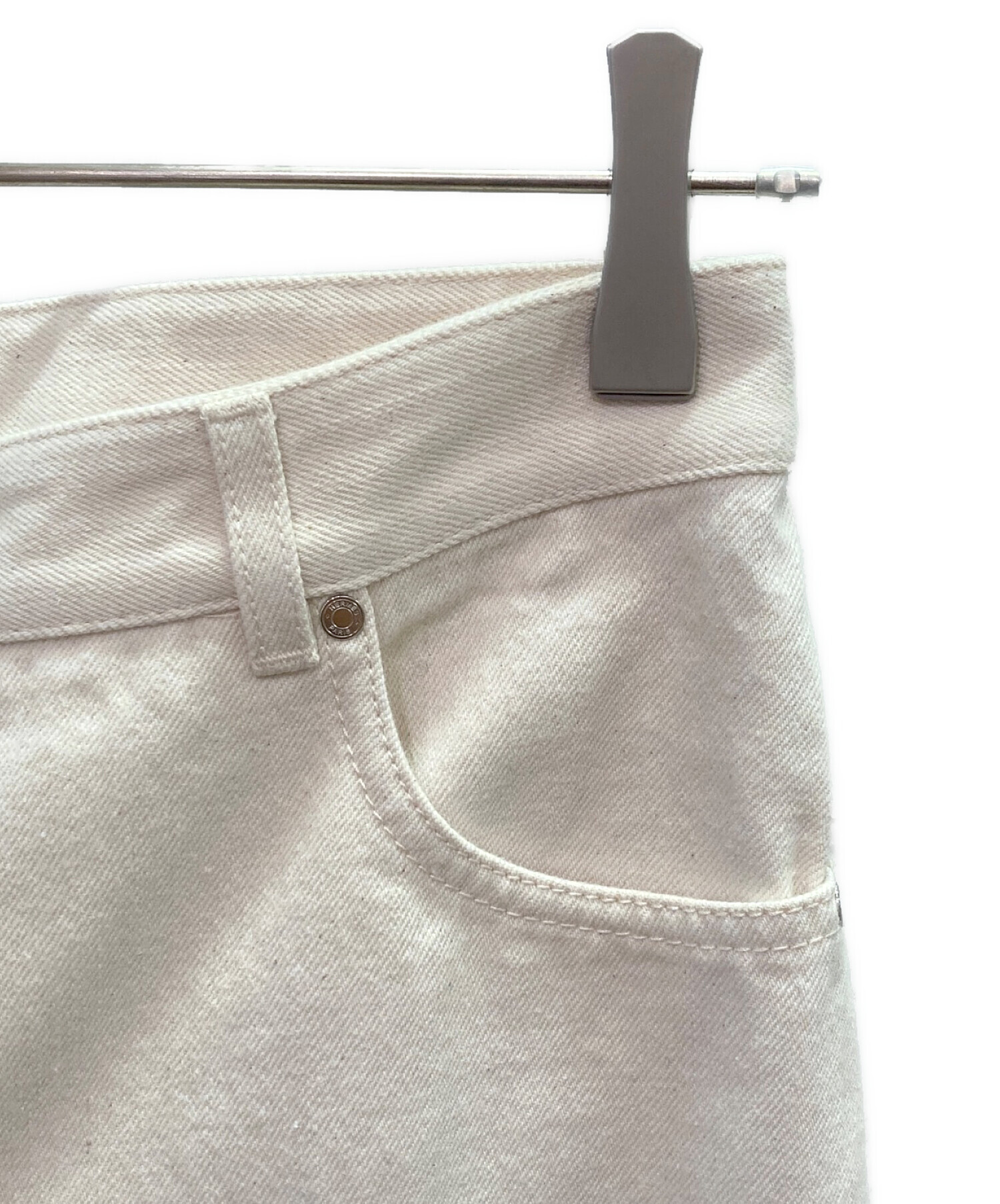 HERMES ストレートデニムレザーパッチセリエボタン