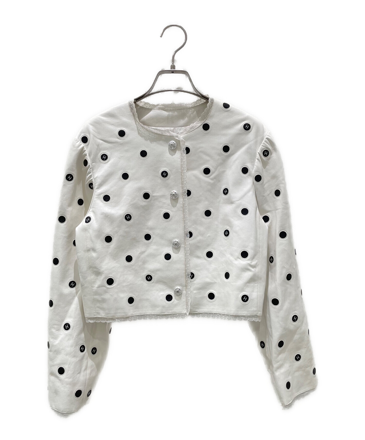 【USED品】CHANEL（シャネル） ホワイト ジャケット 38サイズ 中古・古着通販】CHANEL (シャネル) ココボタン レザージャケット