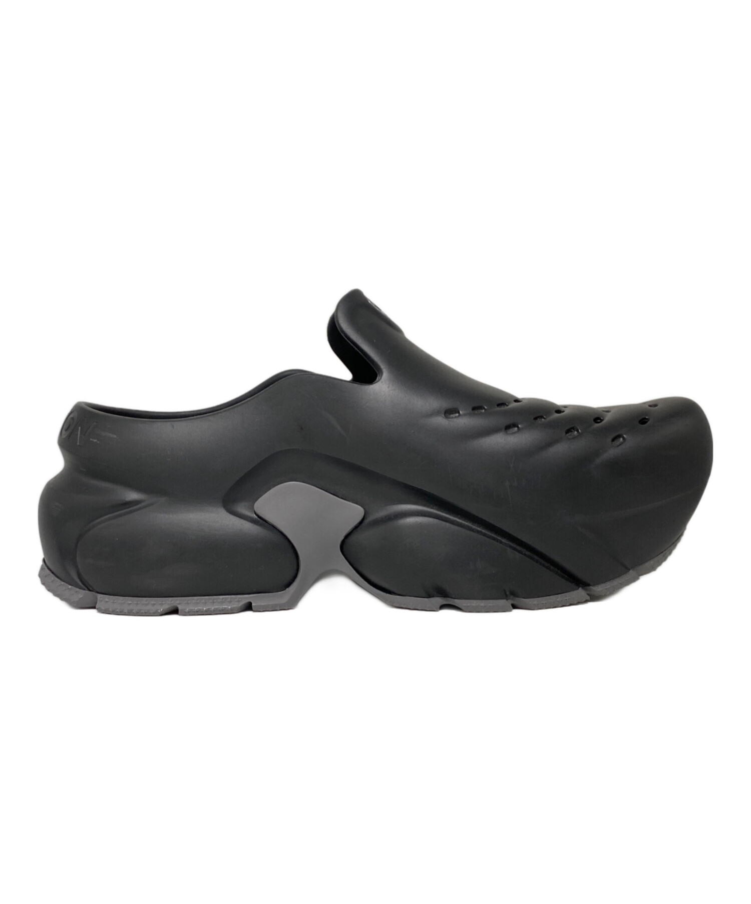 LOUIS VUITTON ルイヴィトン　サンダル　ブラック サイズ6 1/2 LOUIS VUITTON ルイヴィトン サンダル ブラック サイズ6 1/2