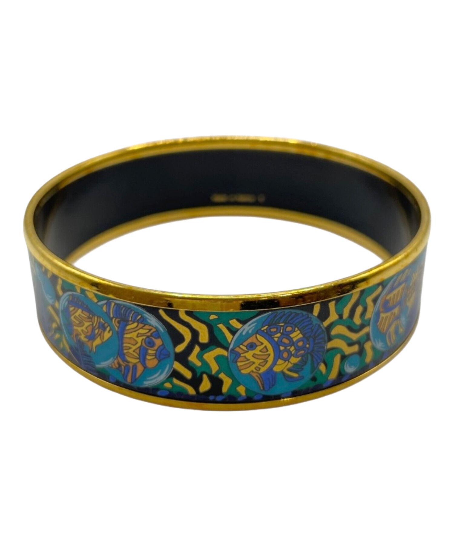 HERMES エルメス　エマイユ　バングル 上品な手元を演出する、エルメスの名品バングル「エマイユ」｜ENSEMBLE