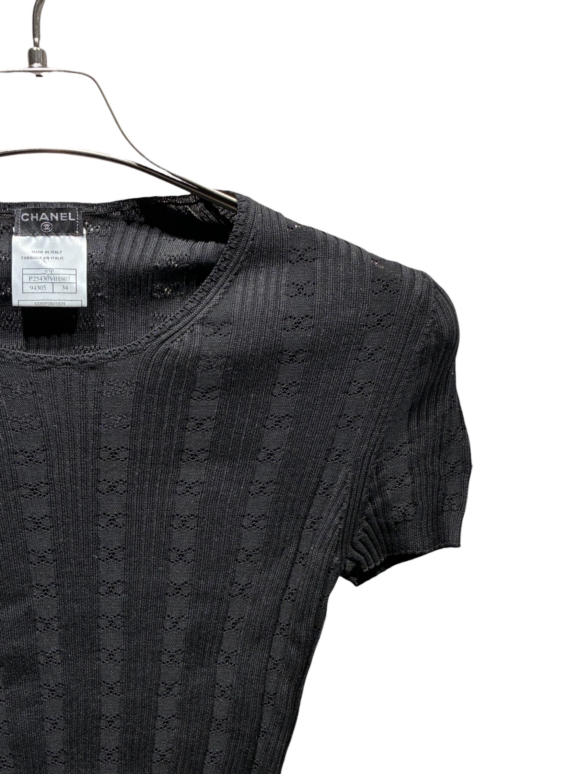 中古・古着通販】CHANEL (シャネル) ココマーク半袖ニット ブラック 中古・古着通販】CHANEL (シャネル) ココマーク半袖ニット ブラック