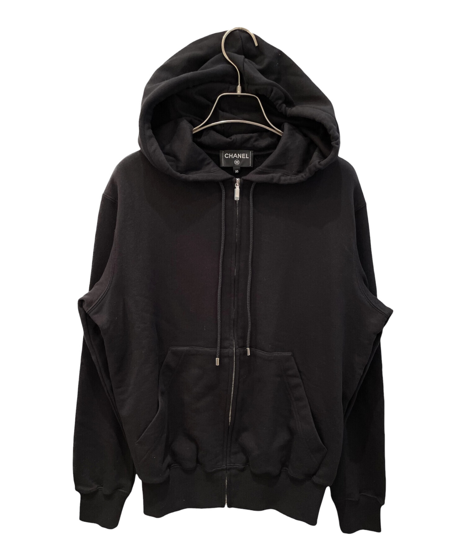 CHANELジップパーカー ブラック 中古・古着通販】CHANEL (シャネル) グラフィティ ロゴ パーカージップ