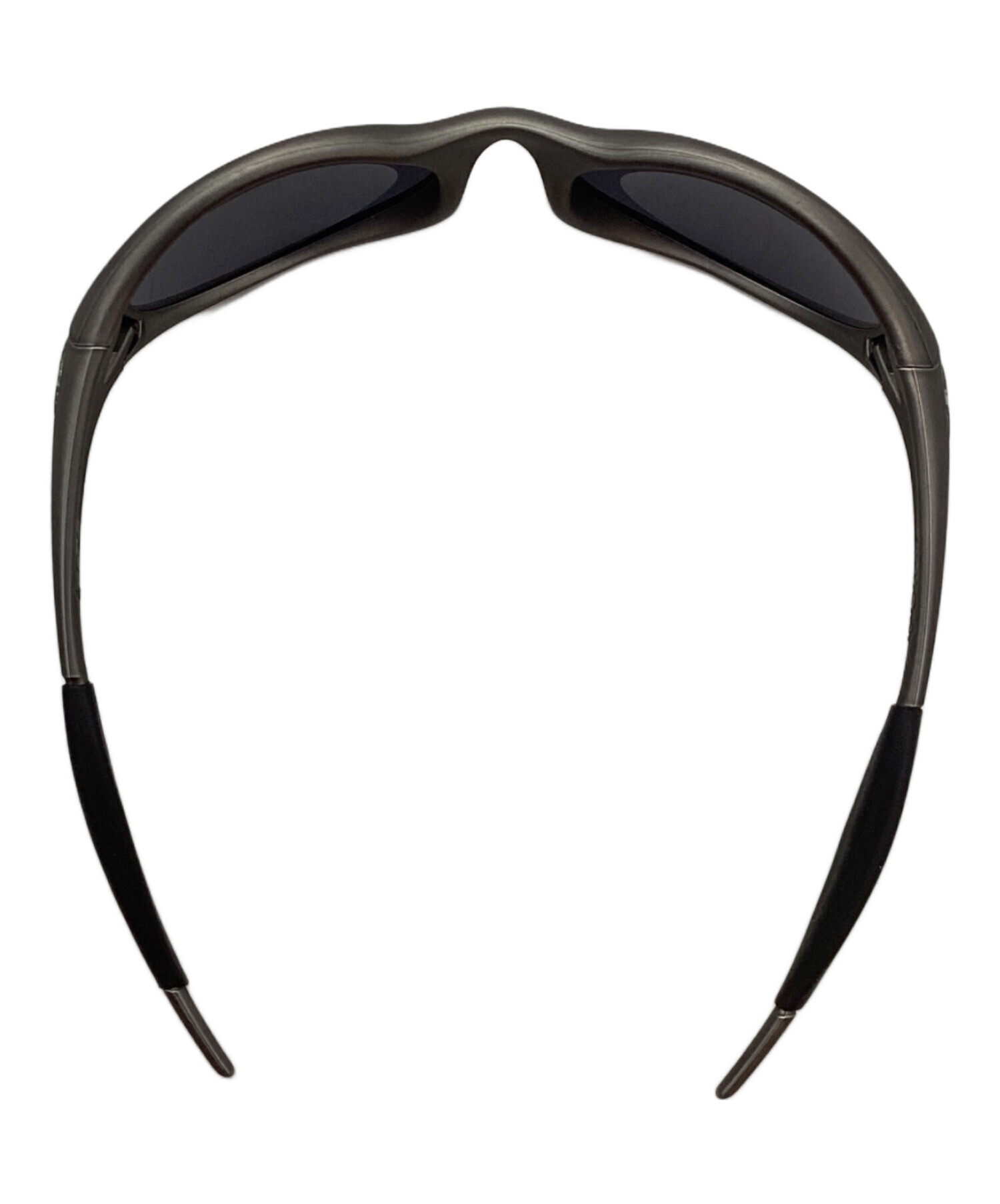 オークリーの中古衣料品 中古・古着通販】OAKLEY (オークリー) サングラス グレー｜ブランド