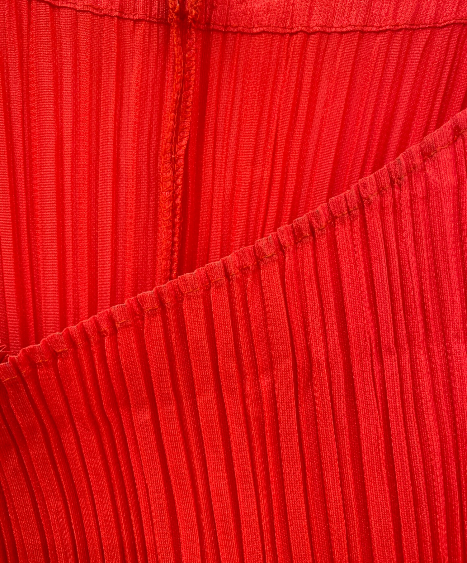 PLEATS PLEASE チュニック &amp; カーディガン セット レッド NEW COLORFUL BASICS 4 – ISSEY MIYAKE ONLINE STORE