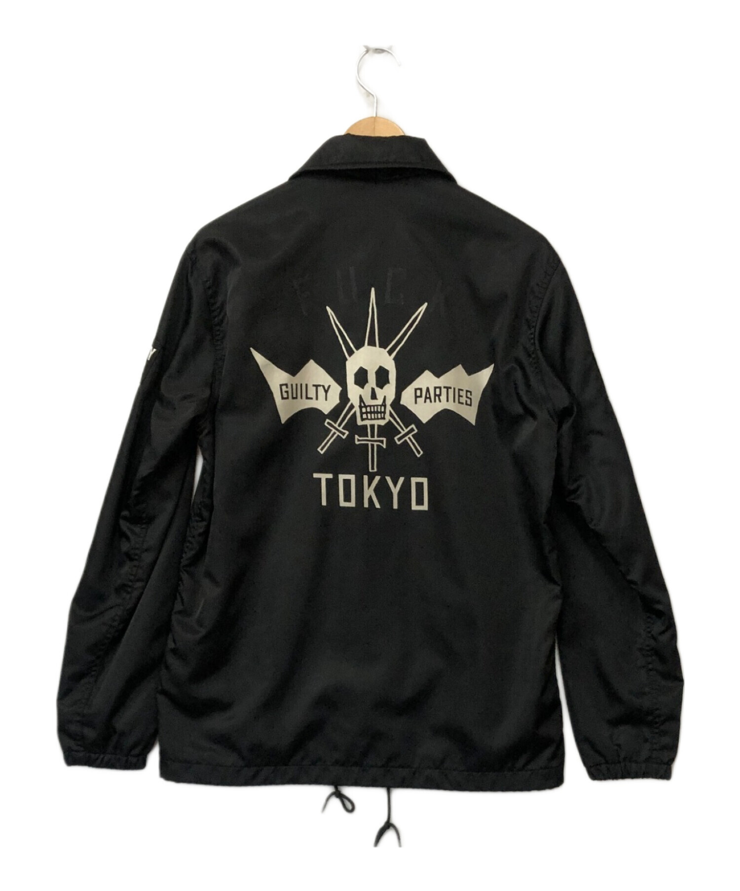 【美品】WACKO MARIA ナイロンコーチジャケット 古着 プリントロゴ S 中古・古着通販】WACKO MARIA (ワコマリア) コーチジャケット ブラック