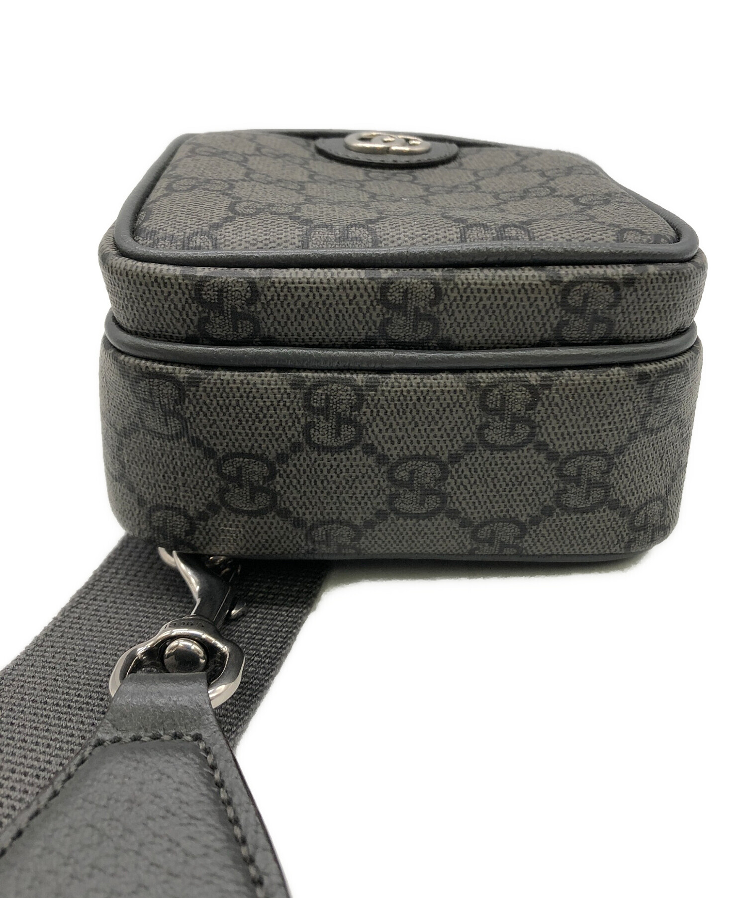 GUCCI グレー ショルダーバッグ 中古・古着通販】GUCCI (グッチ) ショルダーバッグ グレー｜ブランド