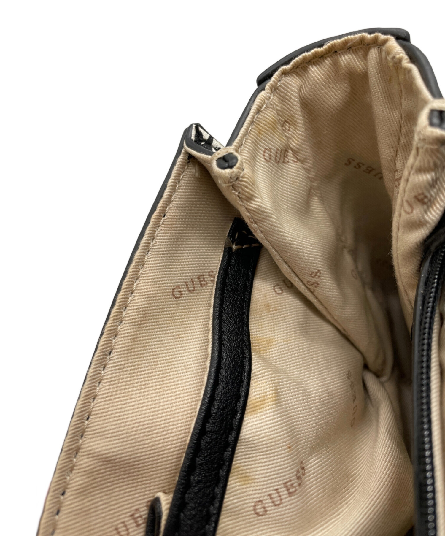 【USED】GUESS（ゲス）U.S.Aのショルダーバック　通勤用　生成り 中古・古着通販】GUESS (ゲス) ショルダーバッグ｜ブランド・古着通販